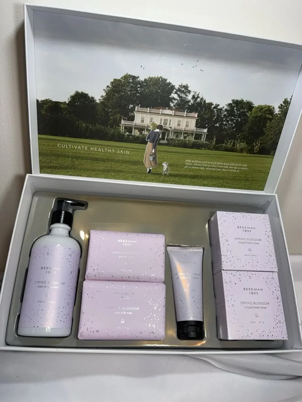 New Beekman 1802 Spring Blossom Box 6 pc Gift Set Goat Milk Lotion Soap Bodywash